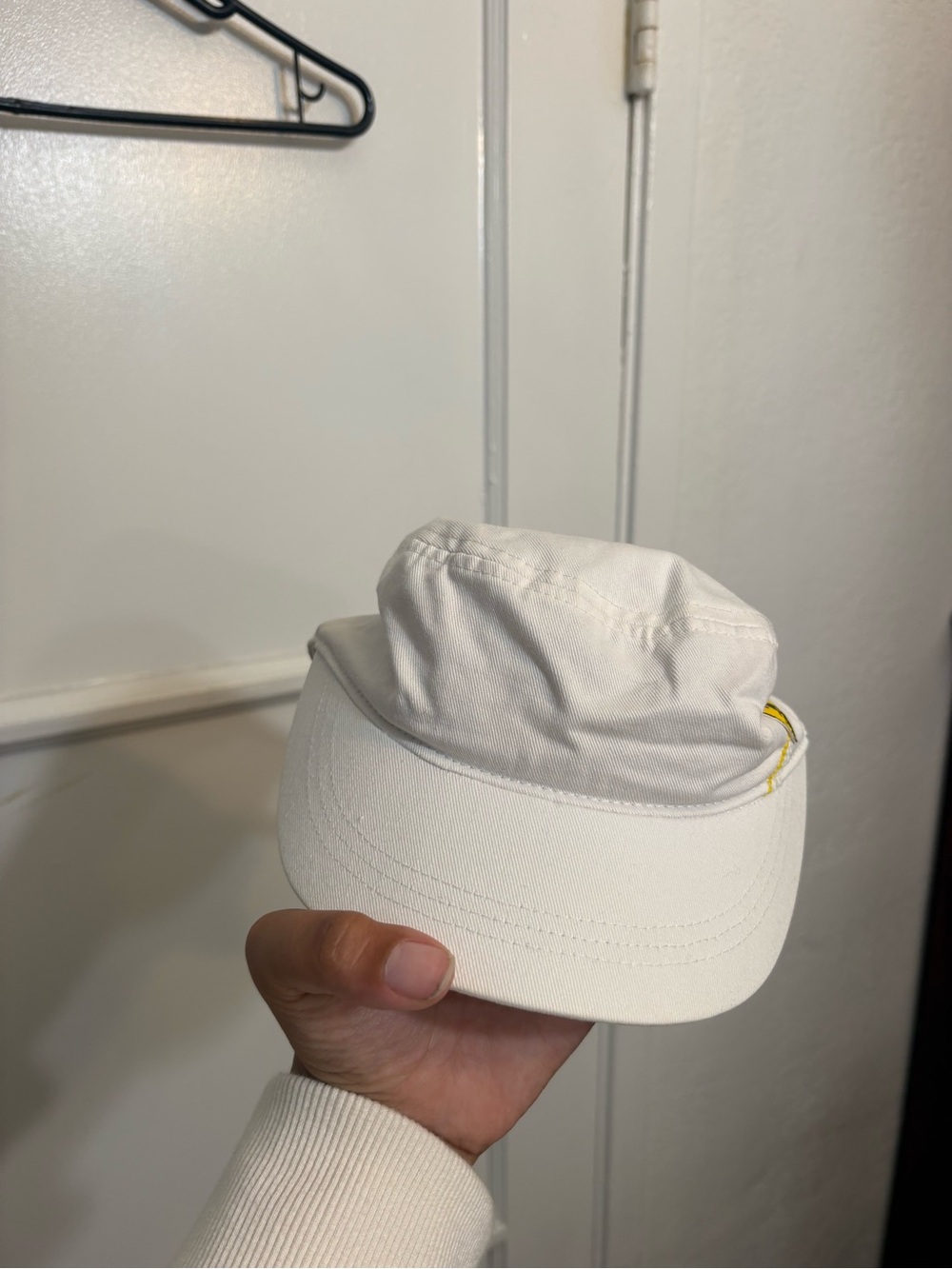 2000s puma white Scuderia Ferrari F1 team cap features a prominent embroidered - Picture 5 of 7